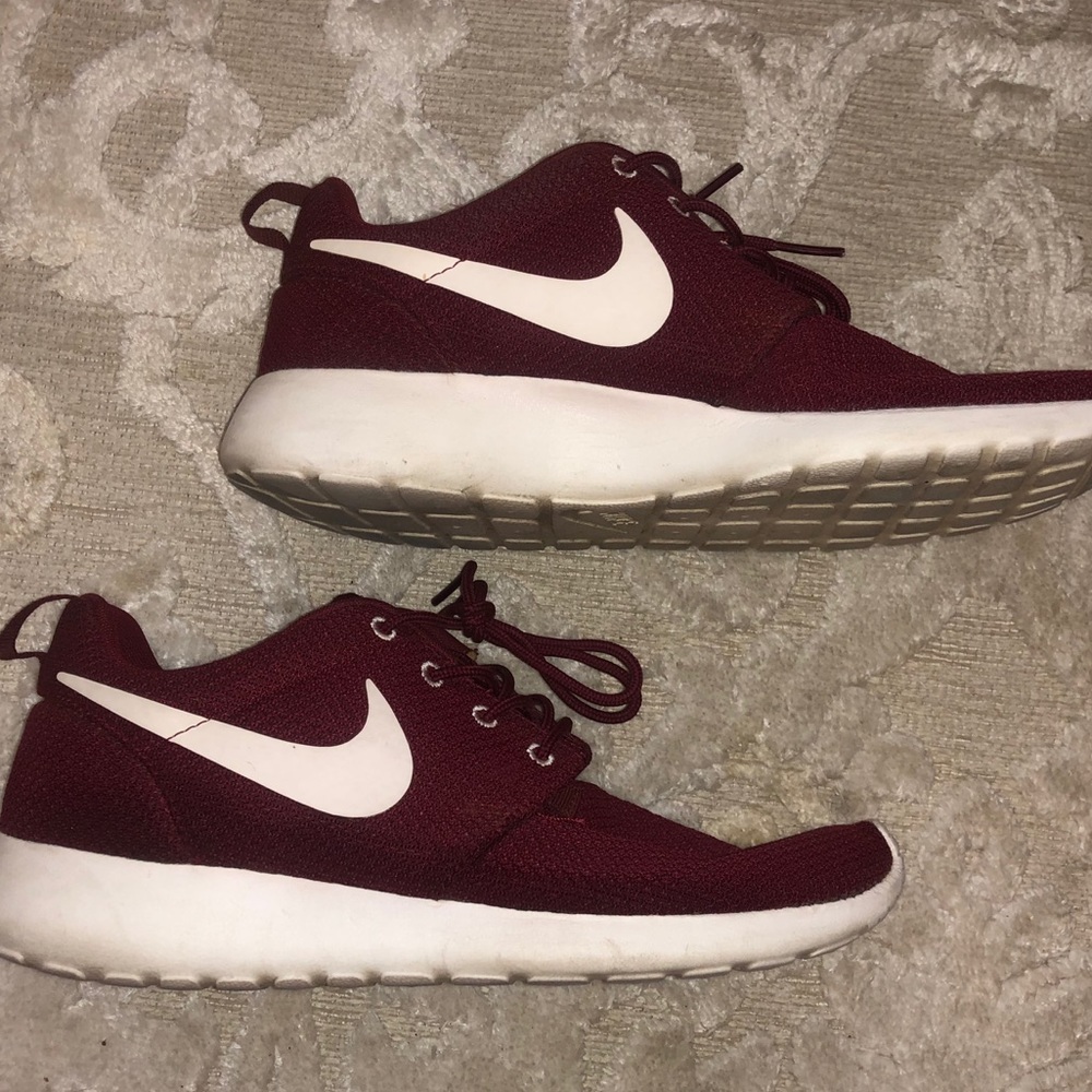 ❌SOLD❌ Maroon Nike Roshe